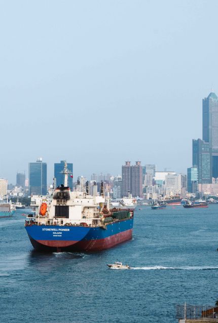從百年船渠出發遊高雄港